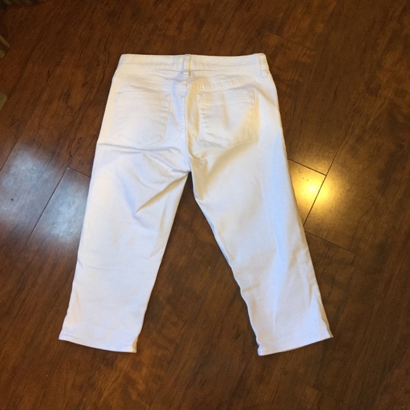 J. Crew- Matchstick White Cropped Jeans. Size 26 - Picture 5 of 5